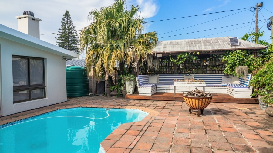 6 Bedroom Property for Sale in Gonubie North Eastern Cape